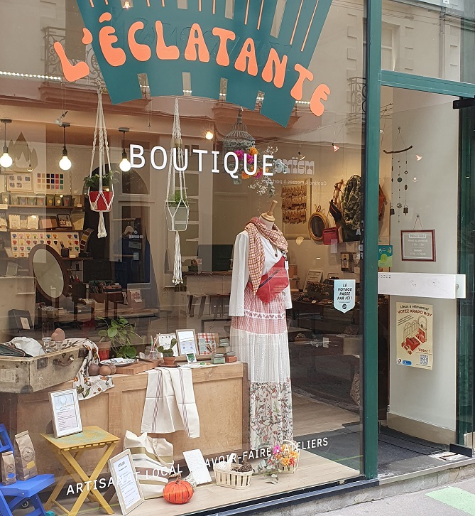 vitrine BOUTIQUE éclatante nantes